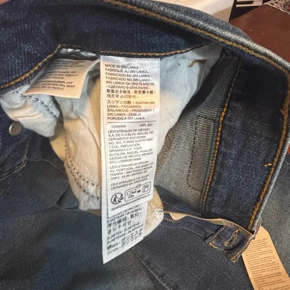 NWT Levi's High Waisted Mom Jean 29x29 - Picture 6 of 9
